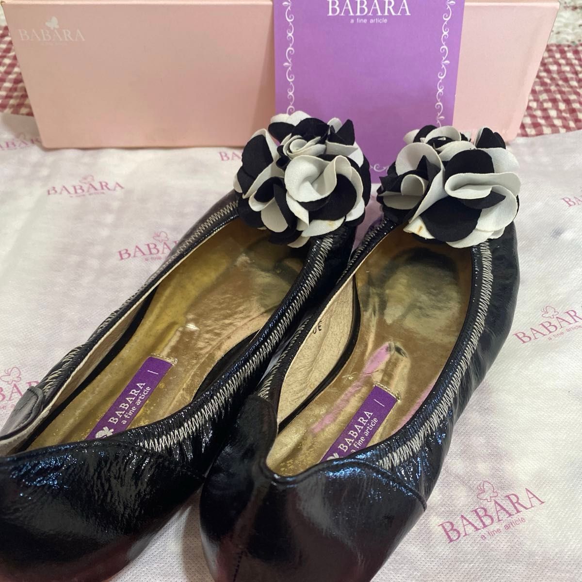 BABARA  パンプス エナメル皮　 ブラック ヒール リボン 靴　サイズ25.0E