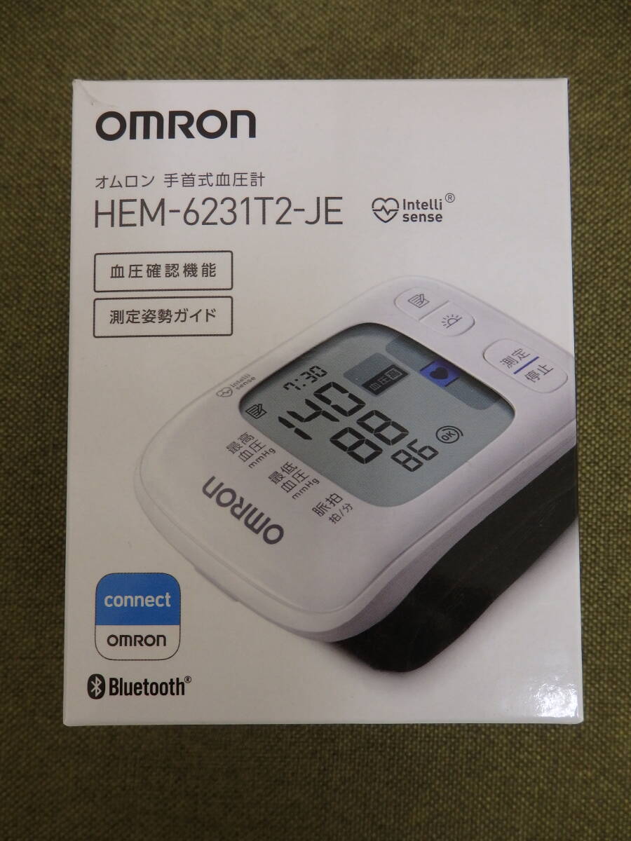 OM / Omron wrist type hemadynamometer HEM-6230 automatic electron hemadynamometer sunburn have HEM-6231T2-JE