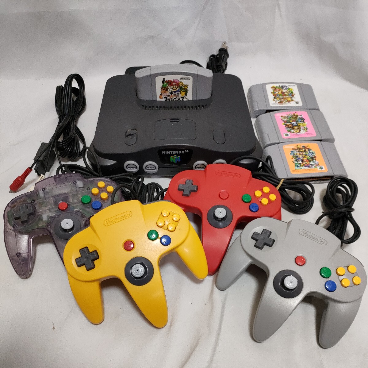 Nintendo 64 コントローラー 4個セット 動作確認済すぐに遊べる ソフト4本 任天堂 ブラックスマブラ マリオパーティ 1.2.3_画像1