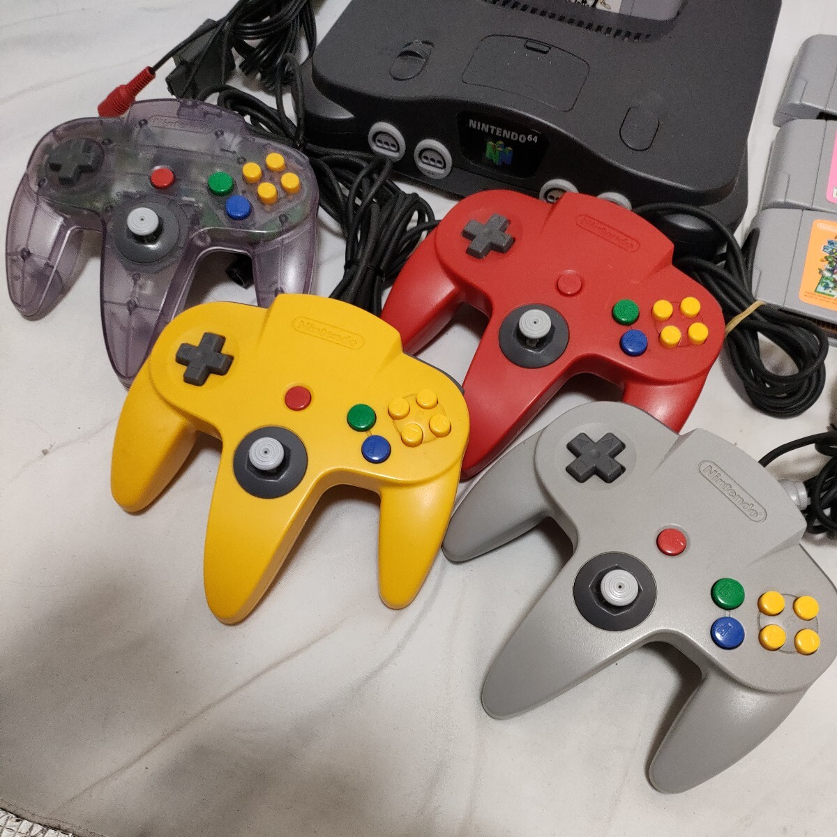 Nintendo 64 コントローラー 4個セット 動作確認済すぐに遊べる ソフト4本 任天堂 ブラックスマブラ マリオパーティ 1.2.3_画像2