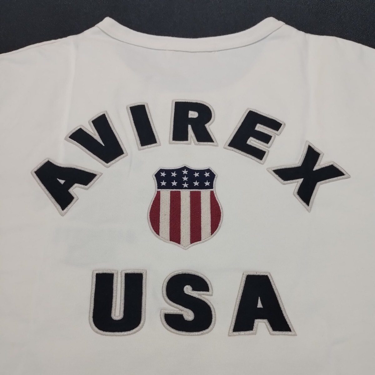 AVIREX ヘビーウェイト Tシャツ 2XL 刺繍Tシャツ バッグ刺繍Tシャツ アビレックス 白Tシャツ 珍しいサイズです。オーバーサイズ 刺繍ロゴの画像3