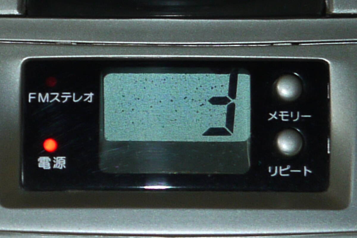 【動作確認済】HITACHI 日立 CD ラジカセ CK-11 CD AM FM ラジオ カセットテーププレーヤー シルバー　現状渡し_画像2