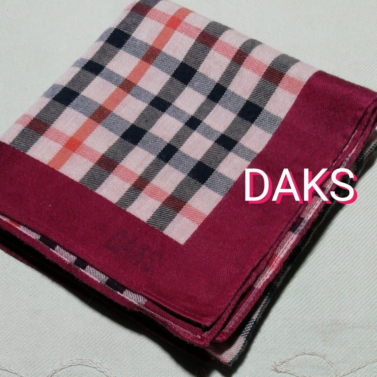 【USED良品】ハンカチ　ダックス　DAKS　ハウスチェック柄　エンジ