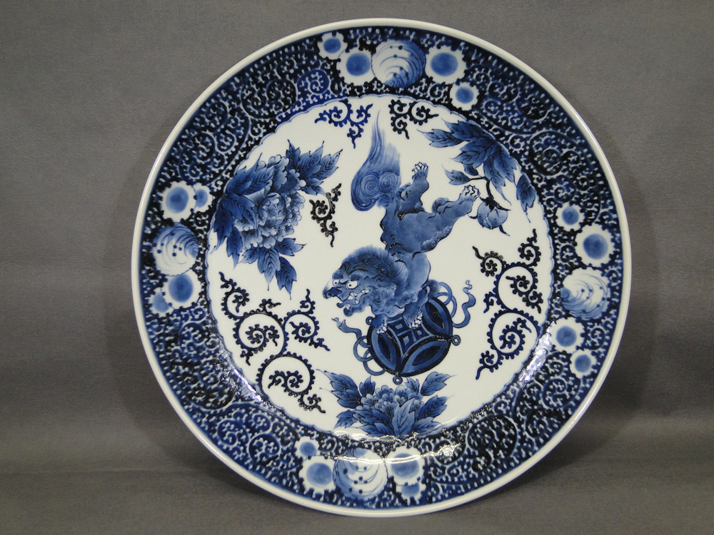 * blue and white ceramics .., lion. . large plate diameter 44cm*