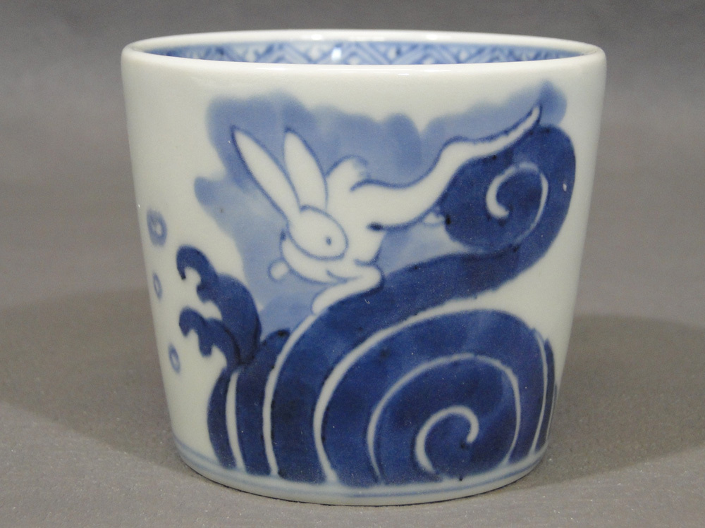 * blue and white ceramics wave .. . soba sake cup calibre 9cm*