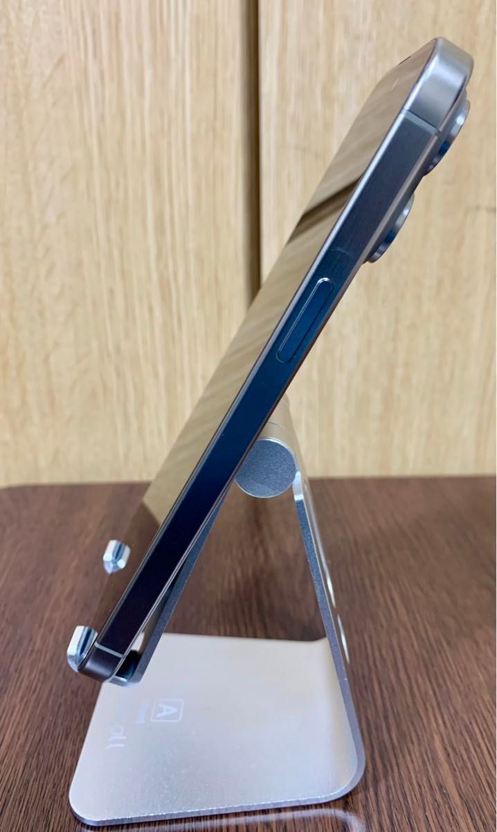 新品同様・充放電回数4回・100% iPhone15 Pro Max ナチュラル 新品同様・充放電回数4回・100% iPhone15 Pro Max ナチュラル