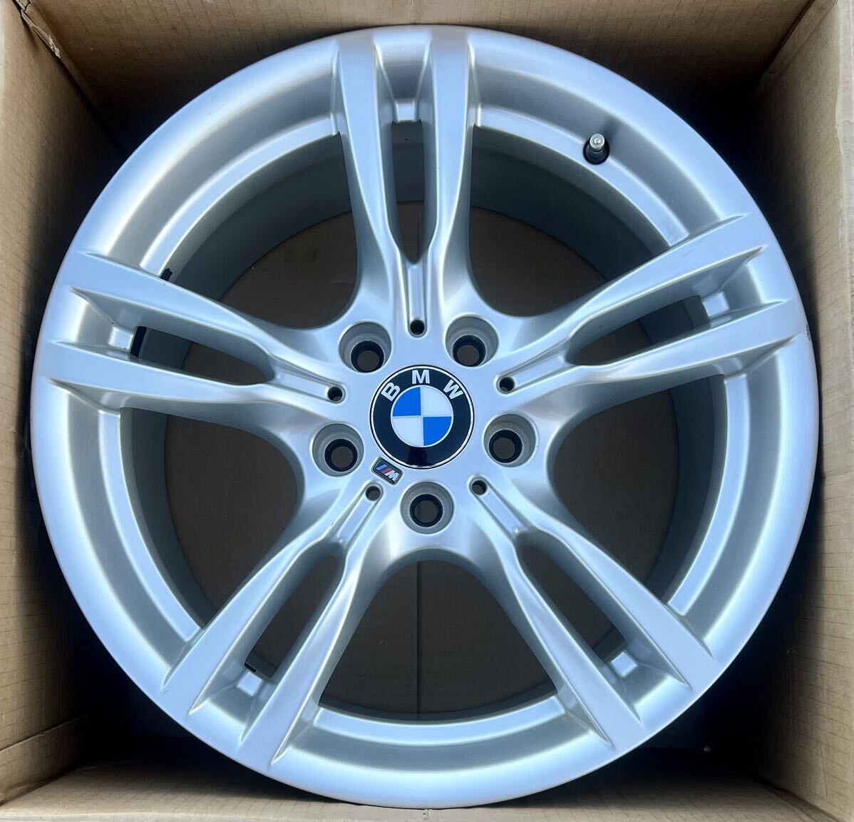 即決◆美品◆BMW 3シリーズ F30 F31 Mスポーツ 純正ホイール18インチ4本セット◆18 x 8J/18 x8.5J +34/47 PCD120 ハブ径約73 _画像3