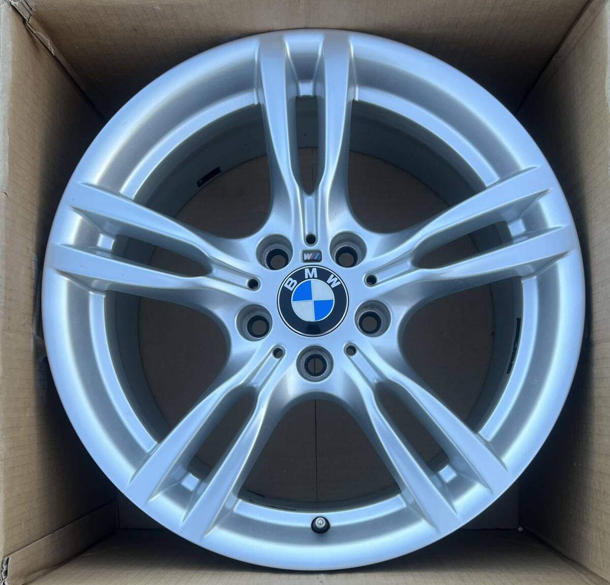 即決◆美品◆BMW 3シリーズ F30 F31 Mスポーツ 純正ホイール18インチ4本セット◆18 x 8J/18 x8.5J +34/47 PCD120 ハブ径約73 _画像6