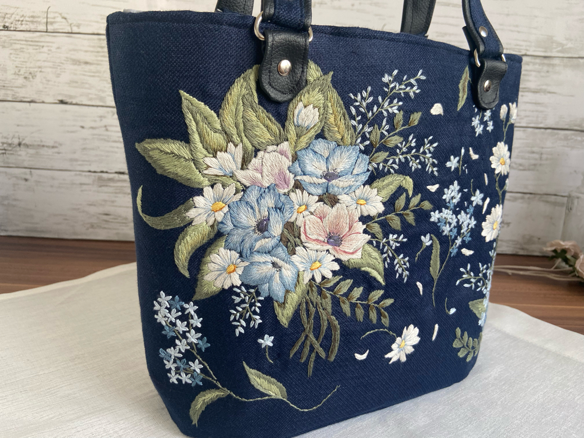 ハンドメイド◇手刺繍◇アネモネ　マーガレット　忘れな草◇丸底　トートバッグ◇リネン100％◇ネイビー◇刺繍◇花_画像7