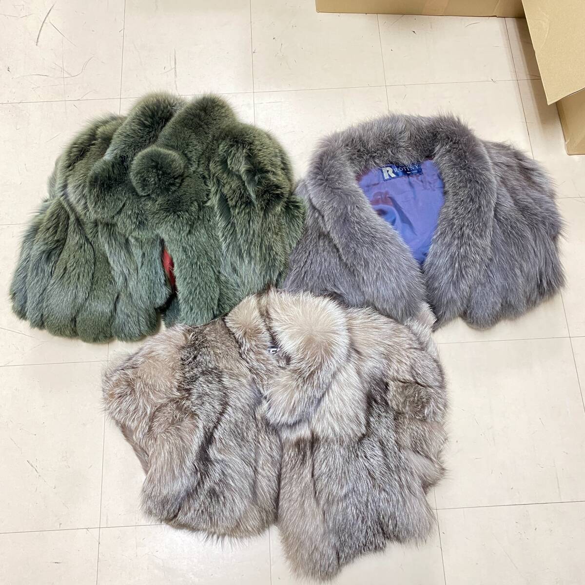 [F11] fur fox fox ROTINY EMBA MADUSON. summarize 3 put on real fur coat present condition goods 