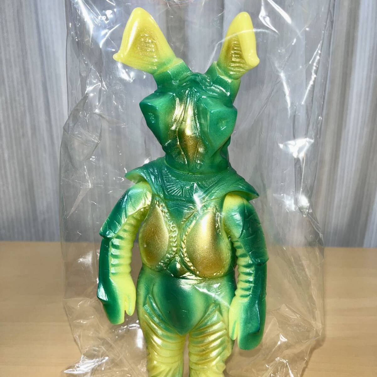 5712円 ゼットン 350 Neon Color イエロー 黄緑 GID 蓄光 ネオン 5712円 ゼットン 350 Neon Color イエロー 黄緑 GID 蓄光 ネオン