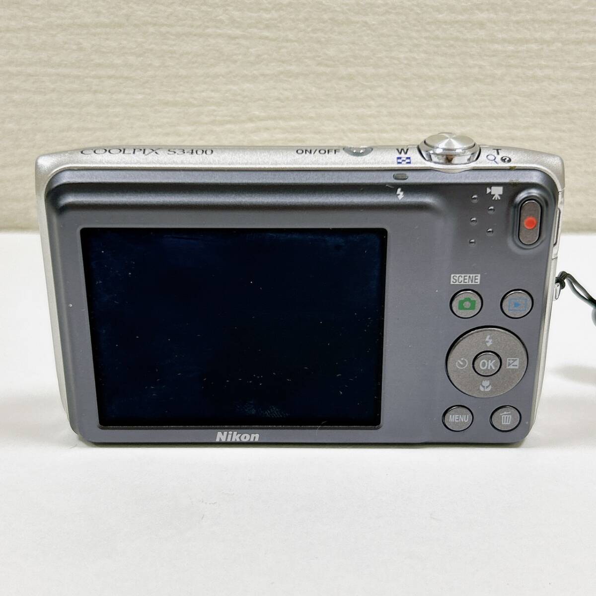 【ART-5332】Nikon COOLPIX S3400 ニコン コンパクトデジタルカメラ 7X 4.7-32.9mm 通電確認済 シルバー バッテリー デジカメ 付属品付の画像3