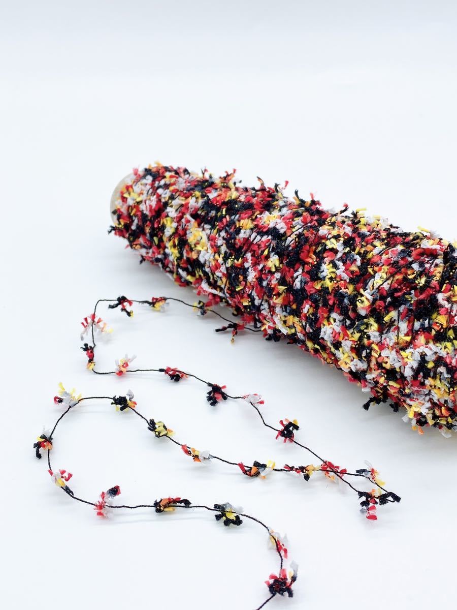 プチモアモール レッドブラック 2０g 【検索】可愛い ハンドメイド 手芸 ラッピング 日本製 引き揃え糸 手織り手編み さをり織の画像1