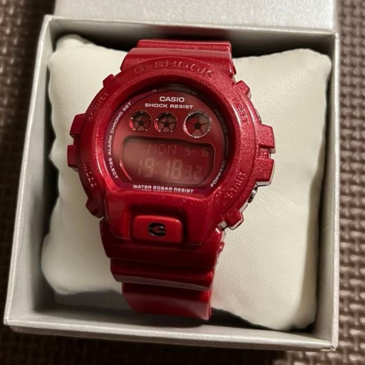 明日16日まで出品 極美品 G-SHOCK GMD-S6900SM メタリックレッド 明日16日まで出品 極美品 G-SHOCK GMD-S6900SM メタリックレッド