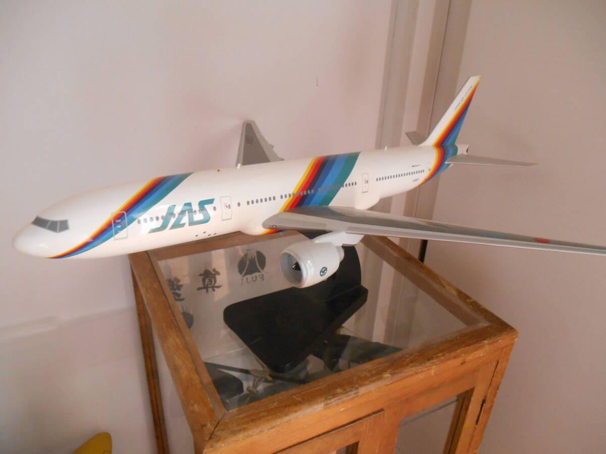 スケール不明　全長約64cm 日本エアシステム　JAS B777 レインボーカラー　JA8977_画像2