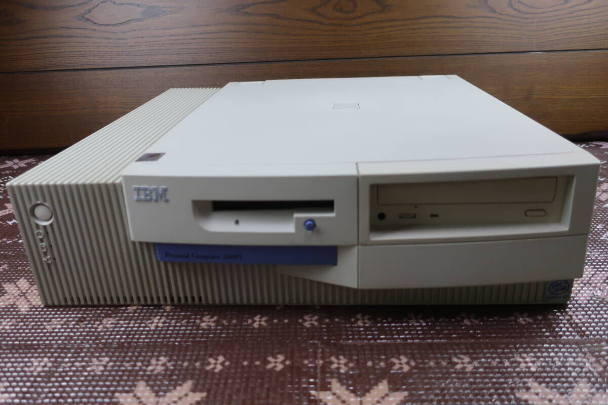 ●HS/　　　IBM パーソナルコンピュータ PC 300PL TYPE：6890-L7J デスクトップ型 ジャンク 本体のみ_画像1