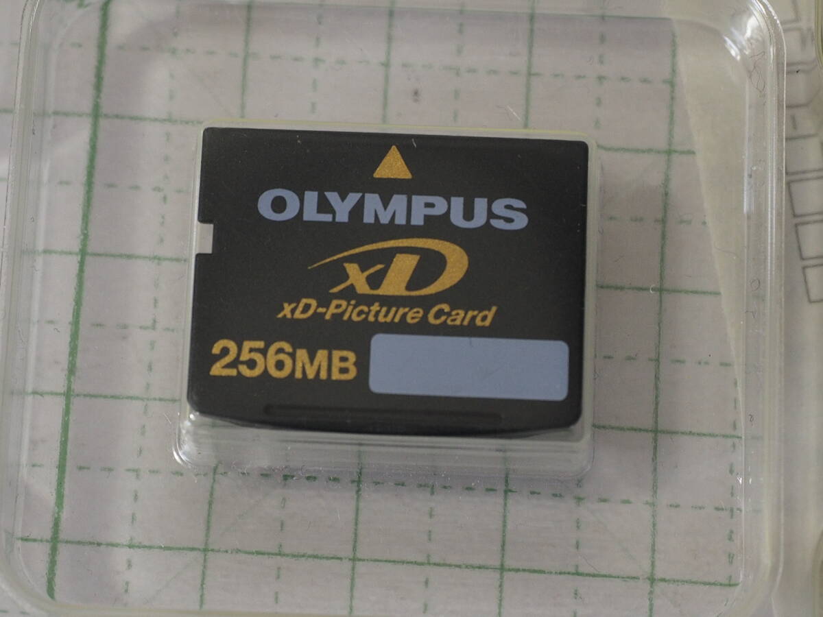 ◆カメラ2264◆ xDピクチャーカード　256MB　カードホルダ付き　ほぼ未使用 OLYMPUS オリンパス ～iiitomo～_画像3