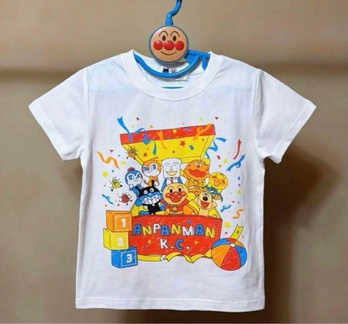 【新品】アンパンマン　子供Tシャツ　半袖　90 おもちゃ箱