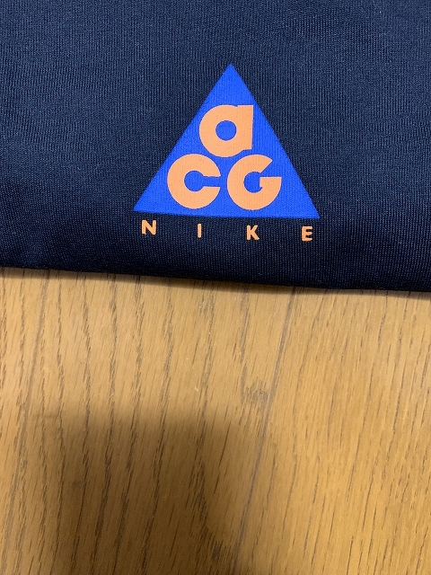 S 新品 NIKE ACG Tシャツ_画像4