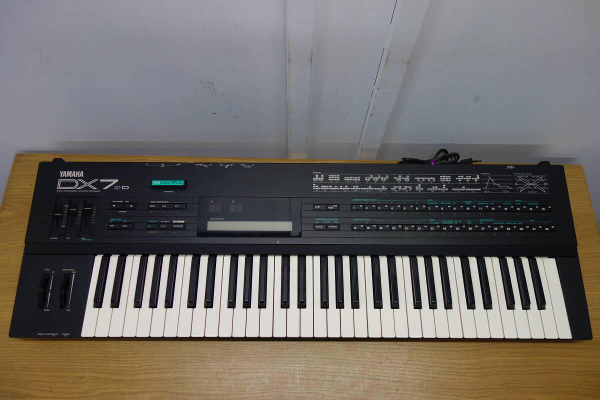 YAMAHA DX7 Ⅱ-D シンセサイザー 通電可 ヤマハ キーボード カートリッジ付 ソフトケース付 中古 ジャンク品 管理ZI-160_画像1