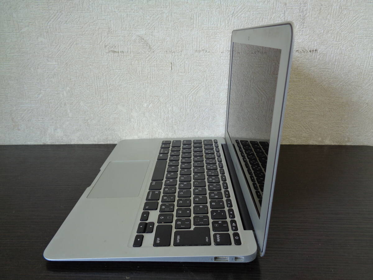Apple MacBook Air A1465 2014年代 i5-4260U メモリ不明 11インチ ？画面表示OK ジャンク品 部品どりに 管理N265-ZI_画像4