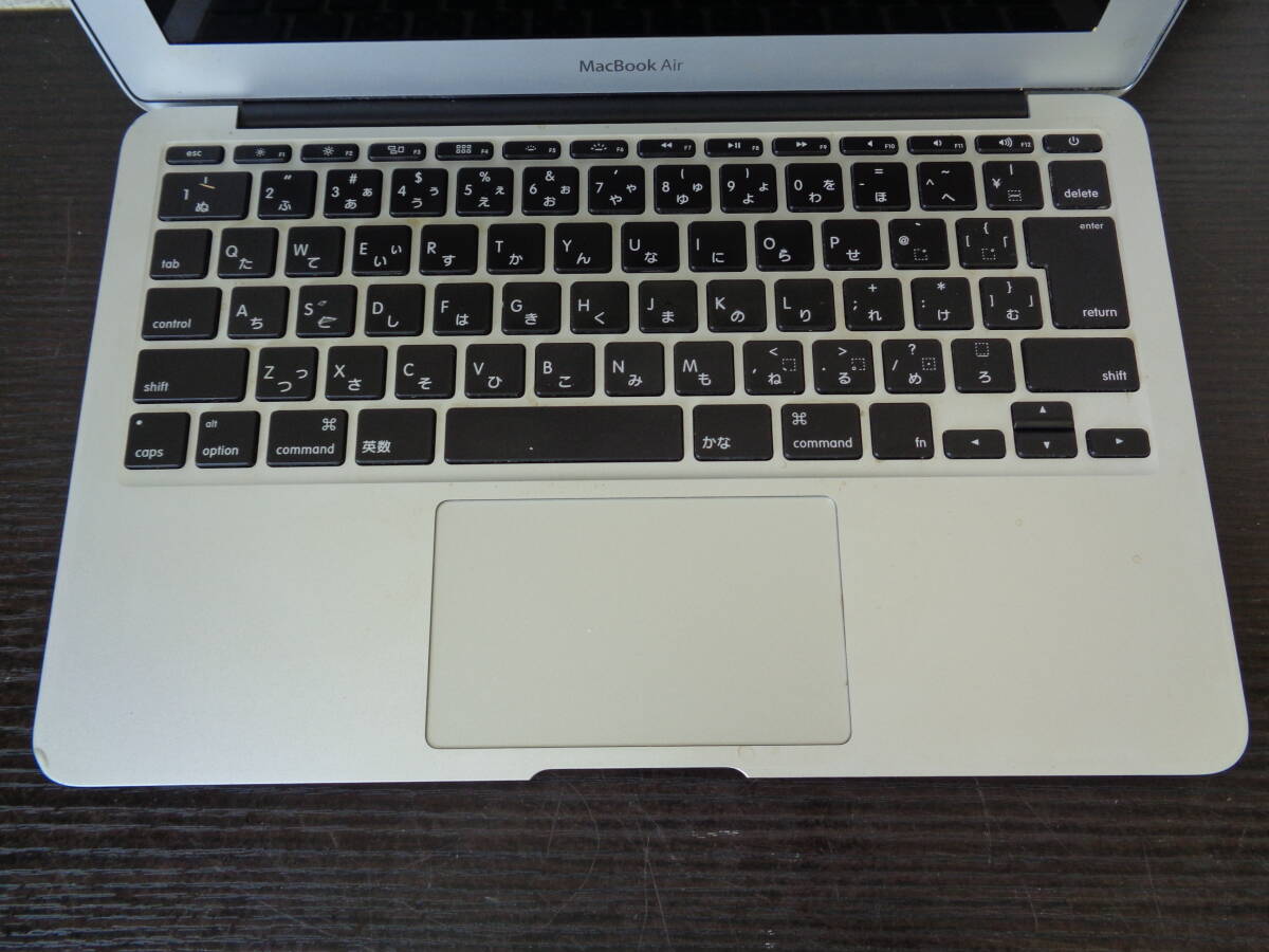 Apple MacBook Air A1465 2014年代 i5-4260U メモリ不明 11インチ ？画面表示OK ジャンク品 部品どりに 管理N265-ZI_画像2