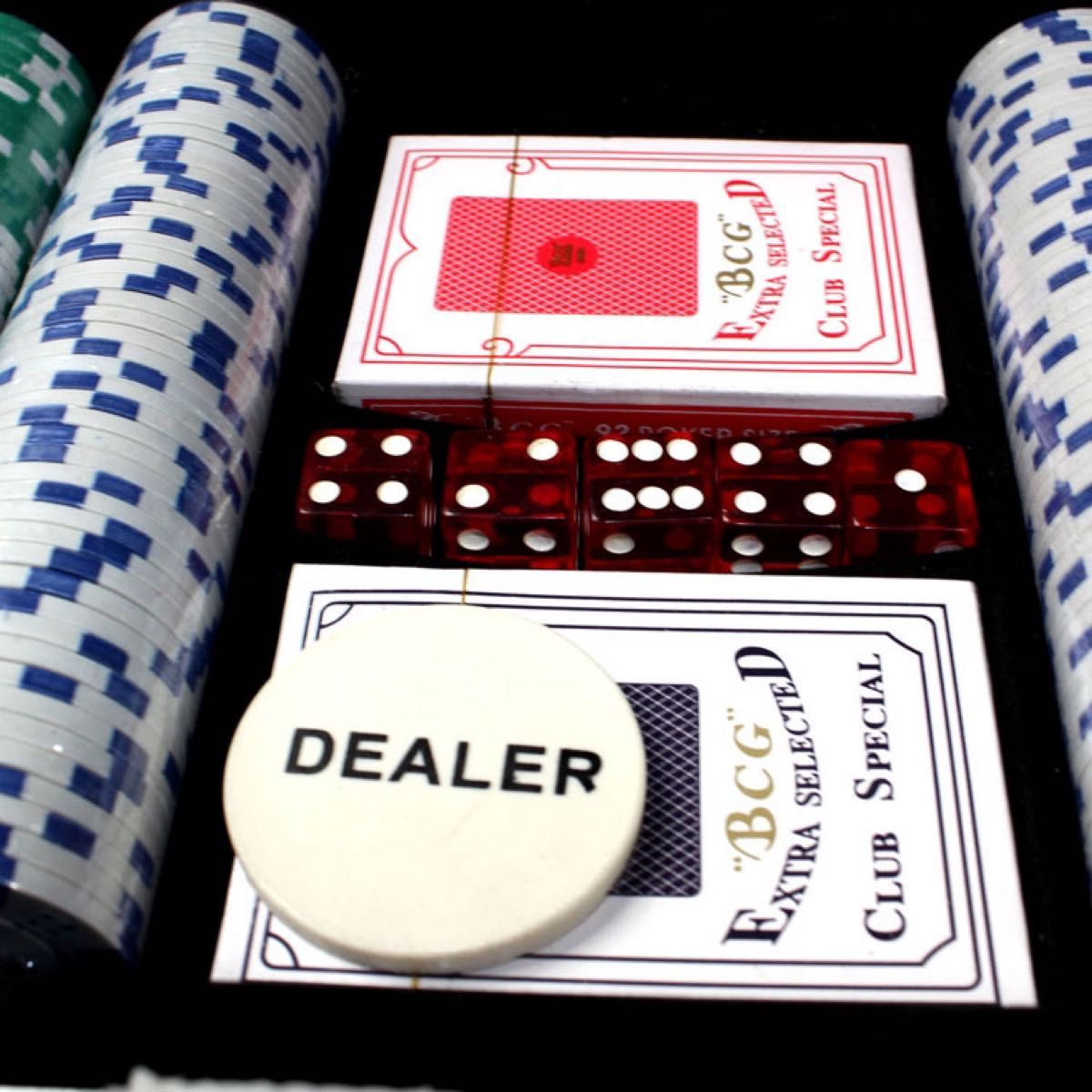 本格派 カジノ ポーカーセット チップ300枚付属 ルーレット トランプ ダイス アルミ製 アタッシュケース付属 アルミケース