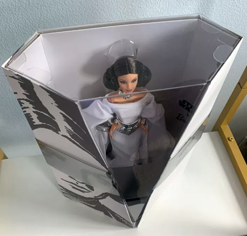 Barbie】スター・ウォーズ×バービーのコラボレーション Barbie】スター・ウォーズ×バービーのコラボレーション