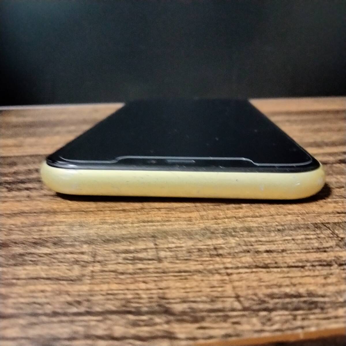 ジャンク Apple iphone 11 64GB au 〇判定 バッテリー最大容量90% SIMロック解除済 初期化済 動作確認済 ケース付きの画像8