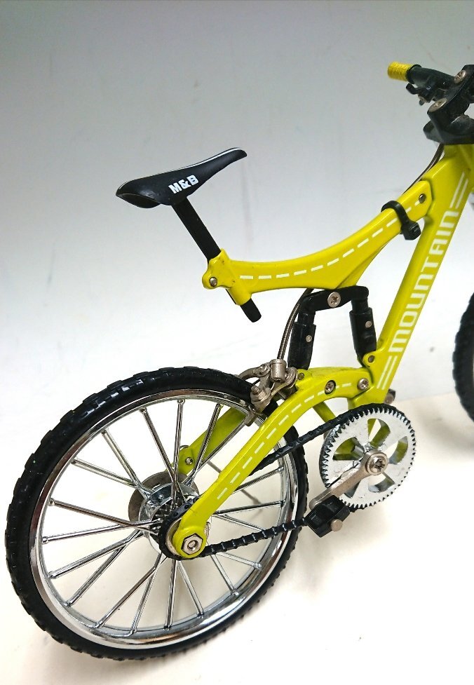 ◇【現状：本体のみ】1/10スケール T TOOYFUL 自転車モデル レーシングバイク 合金 ミニチュア ドール用小物 1/6 ドール_画像5