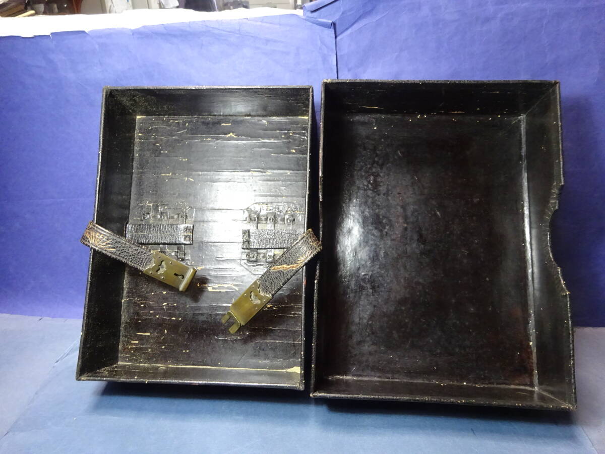 （８−12）骨董アンティーク　姫路黒桟革　文箱　文庫　書道具　硯函　古文書箱　鍵が欠損しています。_画像8