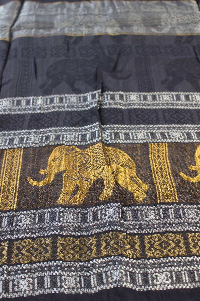 新品 薄手【シルク100% SILK】エレファント柄 象柄 ブラック 黒 BLACK ゴールド GOLD 金 スカーフ/ストール_画像4