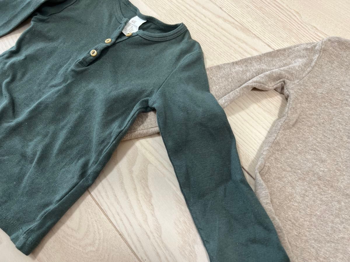 H&M エイチアンドエム 長袖カットソー 2枚セット 緑 濃いベージュ ロングTシャツ ロンT サイズ86
