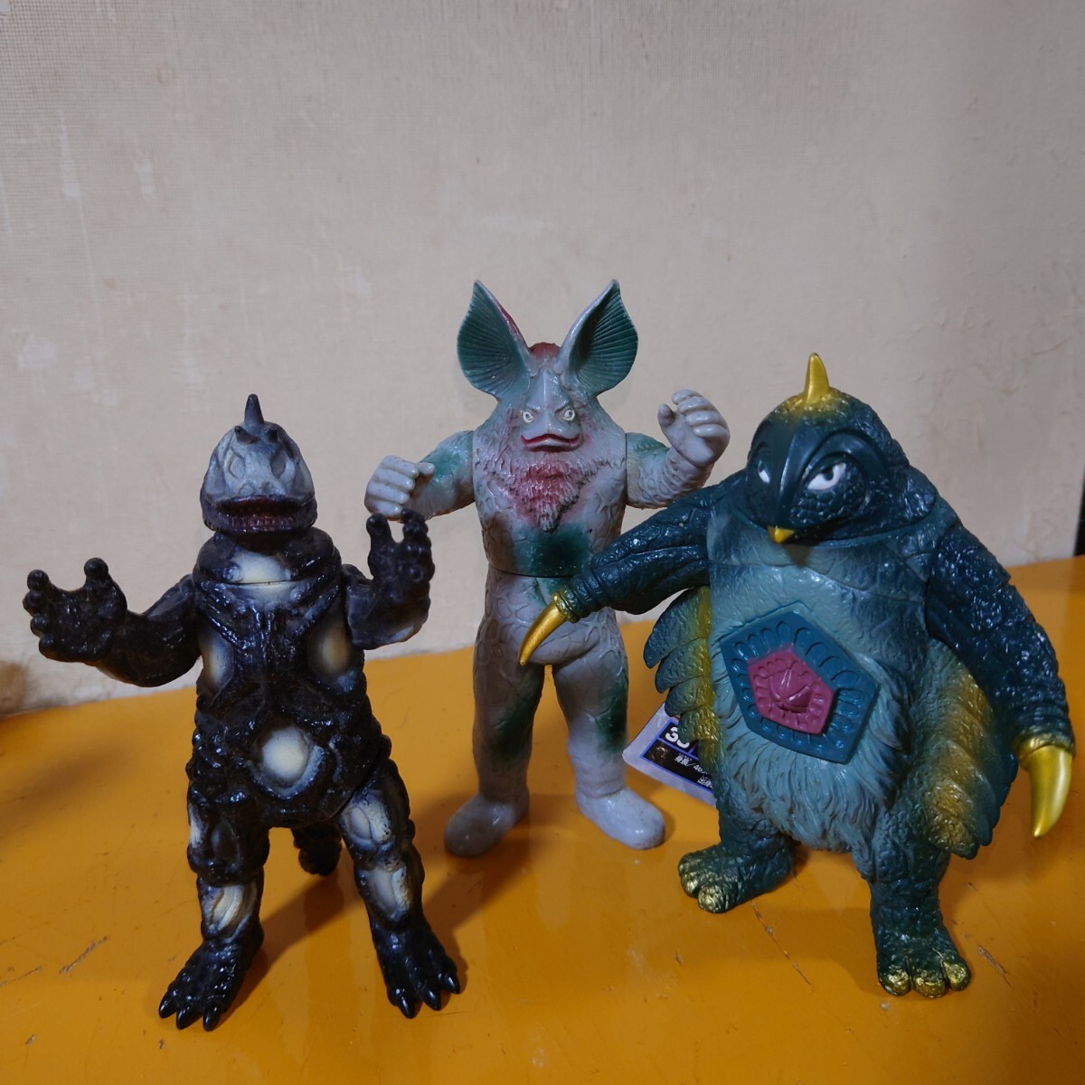 送料無料、海外発送は致しません。日本製　円谷プロ　ウルトラマン怪獣シリーズ　3体セット　現状渡し　①