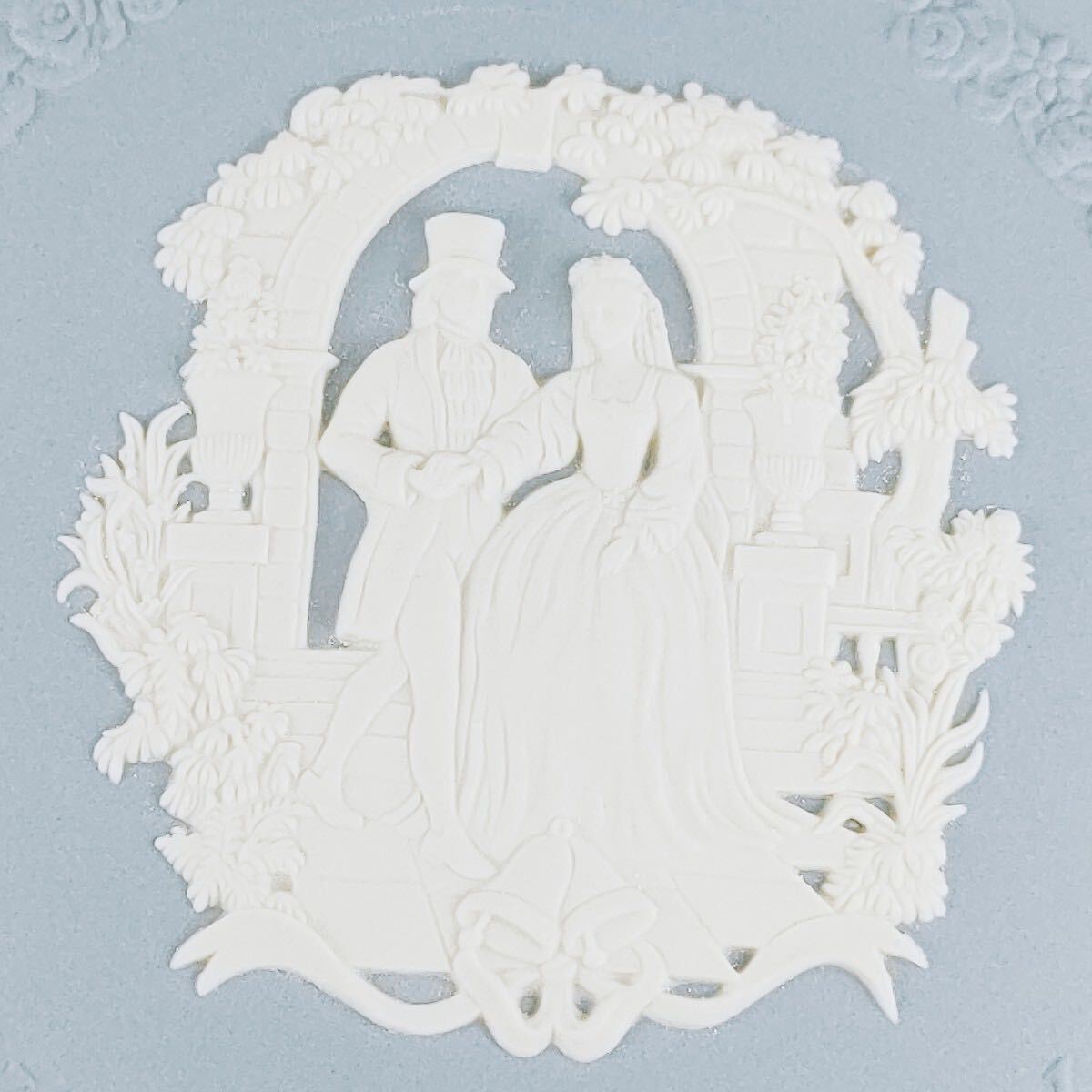 【美品】Wedgwood ウェッジウッド Wedding Day 結婚式 ジャスパー 大皿 飾皿 ブルー 食器 プレート 陶器 洋食器 ヴィンテージ アンティーク_画像6