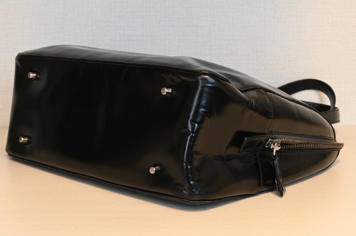 PRADA プラダ ハンドバッグ パテントレザー 鍵付き トートバッグ 肩掛け エナメル加工 の画像8