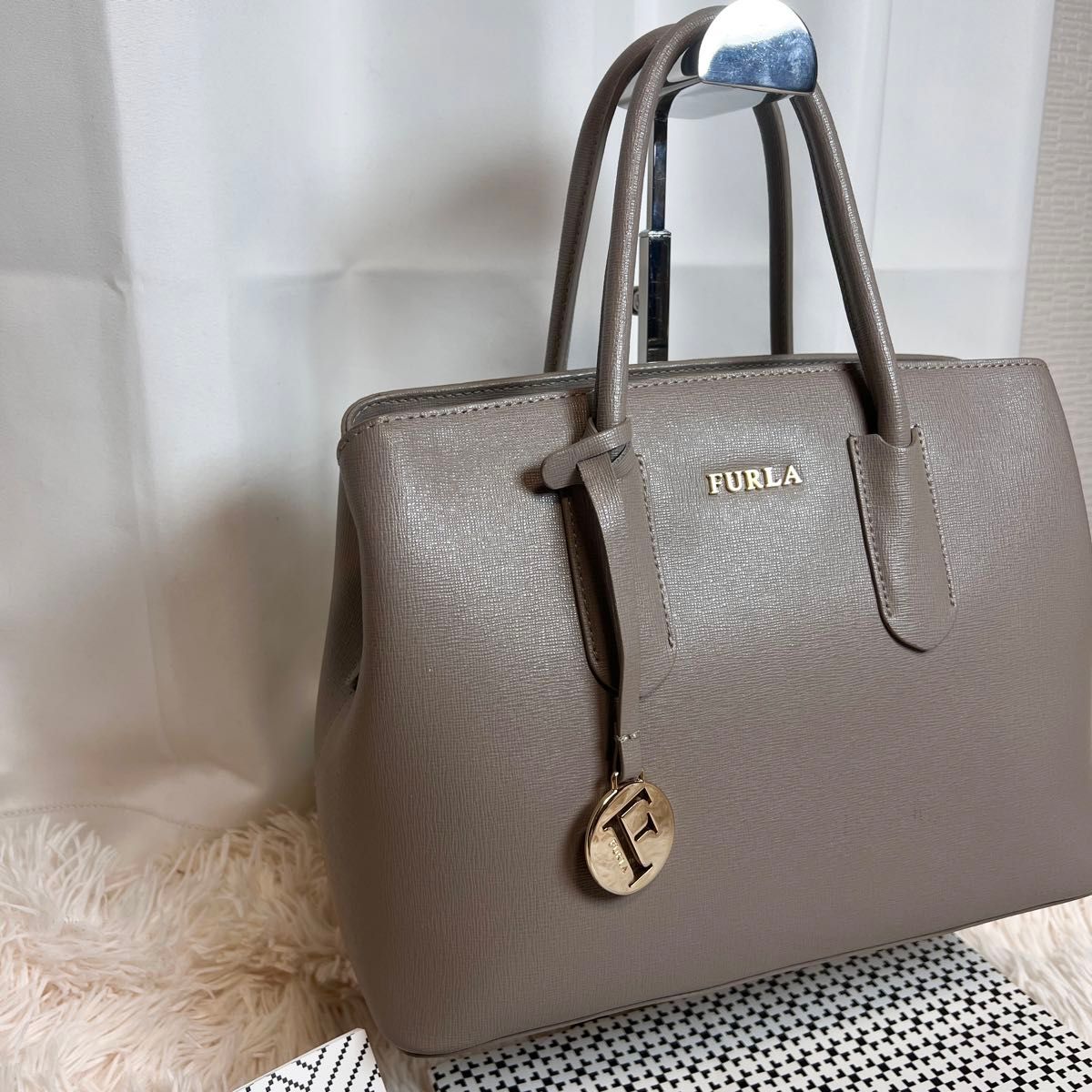 美品　FURLA　フルラ ショルダーバッグ 2way テッサ グレー　グレージュ ショルダー トートバッグ レザー ハンドバッグ