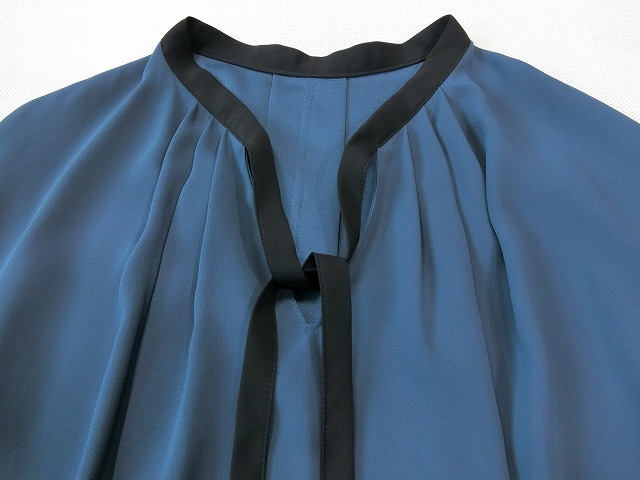#icb BackSatinAmunzen narrow tie blouse /daru blue 17,930 jpy #