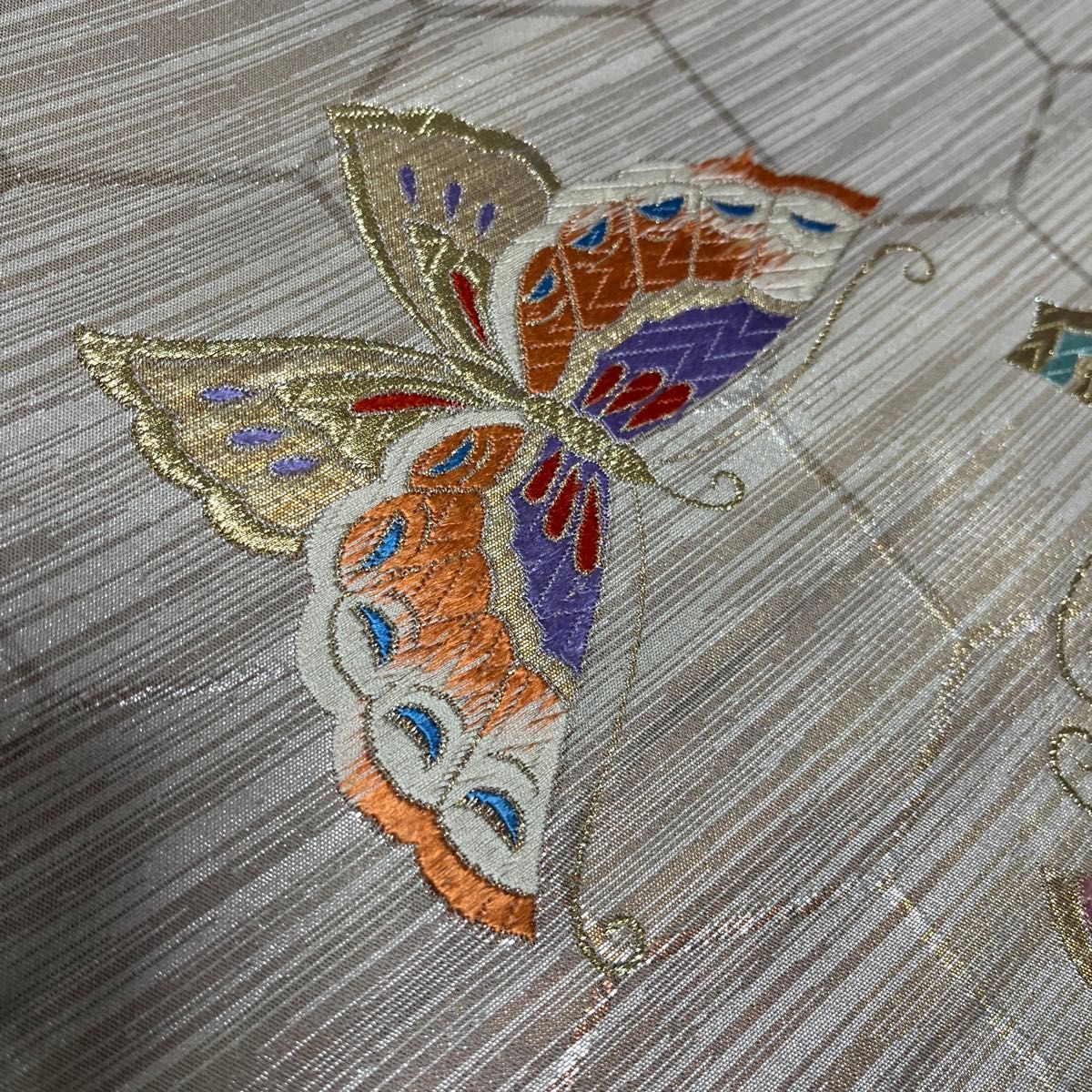 袋帯☆刺繍 カラフルな蝶々柄 引箔 金糸 古典柄