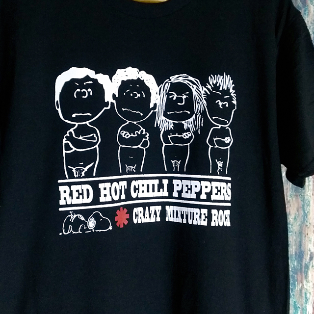 送込 Red Hot Chili Peppers＆SNOOPY 半袖Tシャツ 黒色 XLサイズ の画像1