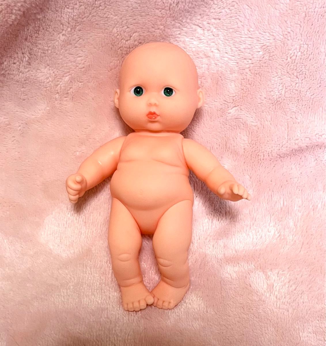リボーンドール　黄色いメルヘン柄ワンピ　赤ちゃん人形　手のひらサイズ　可愛い