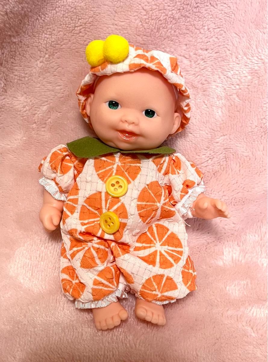 リボーンドール　オレンジ柄ロンパース　赤ちゃん人形　可愛い　手のひらサイズ