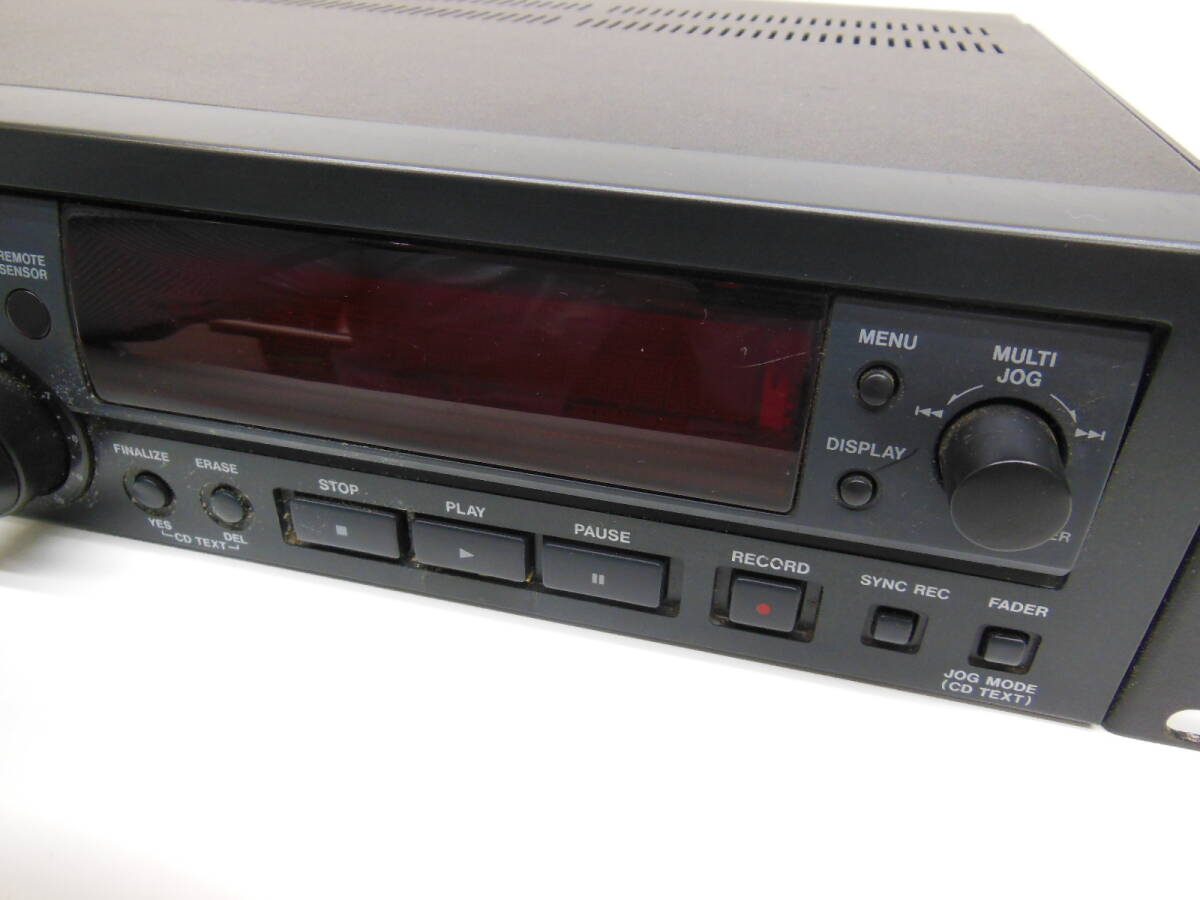 音響祭 タスカム CDレコーダー CD-RW750 現状品 通電OK ※メンテナンス必須 TASCAM 業務用 2005年製 ジャンク 部品取り等にの画像8