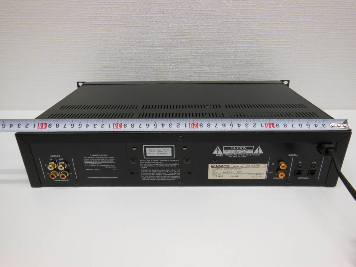音響祭 タスカム CDレコーダー CD-RW750 現状品 通電OK ※メンテナンス必須 TASCAM 業務用 2005年製 ジャンク 部品取り等にの画像3