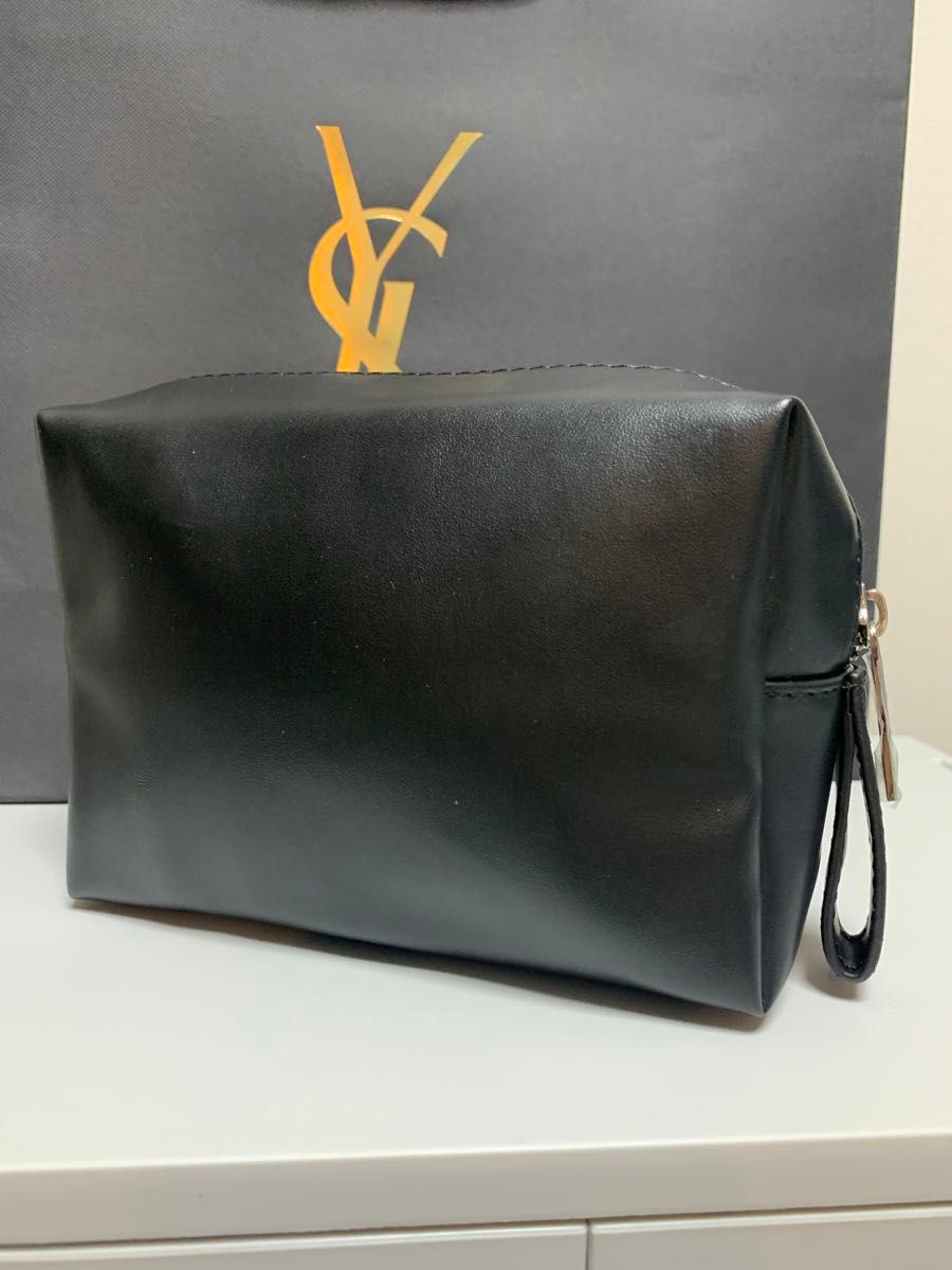 【新品未使用】YSL イヴ・サンローラン　化粧ポーチ　立体ロゴ　ノベルティ