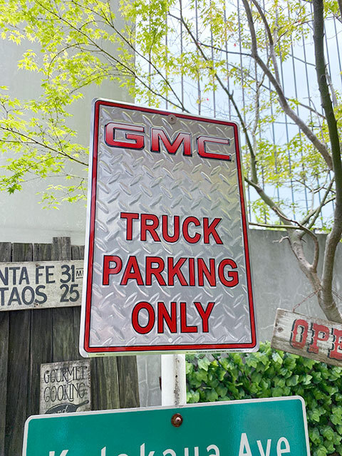GMCトラック専用駐車場　パーキングサイン　（鉄板柄）　■　アメリカン雑貨　アメリカ雑貨_画像5