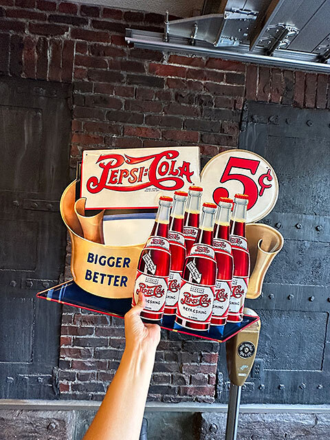  Pepsi embo stay n autograph (6 bottle /BIGGER & BETTER) tin plate signboard # american miscellaneous goods America miscellaneous goods 