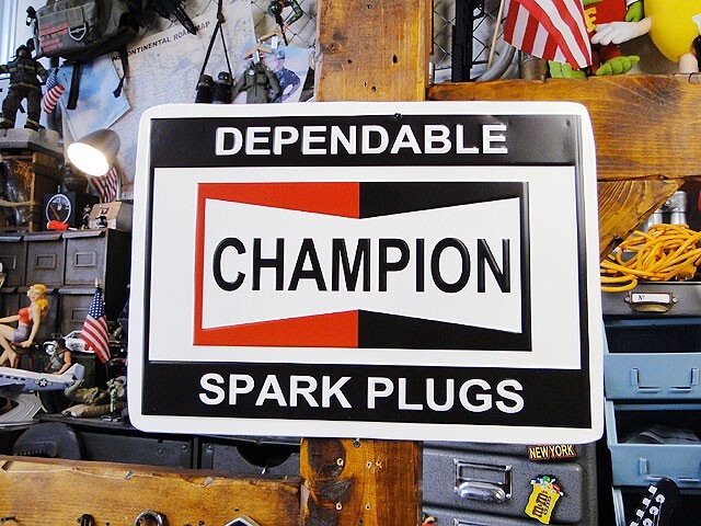 チャンピオン　エンボスティンサイン　（DEPENDABLE SPARK PLUGS）　■　アメリカン雑貨　アメリカ雑貨　看板_画像1