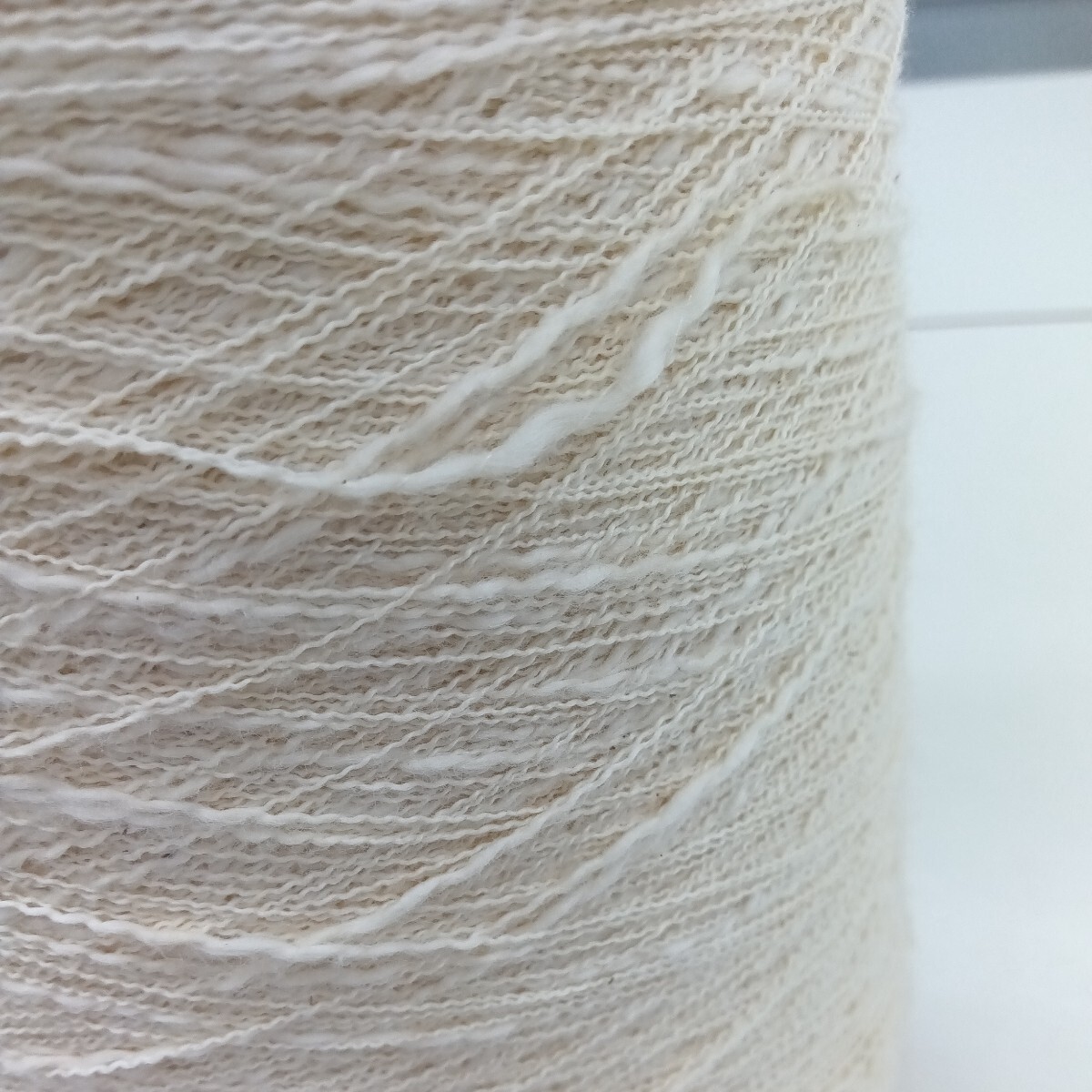 コットンスラブ 約800g 毛糸 ケイト シュシュ ピアス タッセル 手織り手編み 引き揃え糸 ファンシーヤーン アクセサリーの画像3
