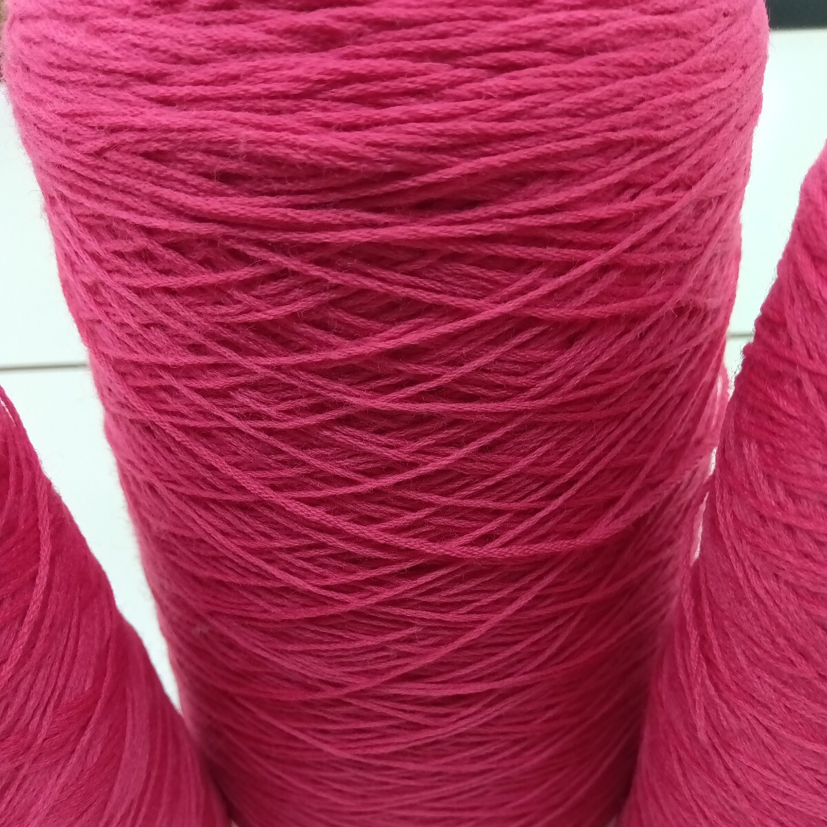 ウール100%多本撚り毛糸 約１キロ 毛糸 ケイト シュシュ ピアス タッセル 手織り手編み 引き揃え糸 ファンシーヤーン アクセサリーの画像2